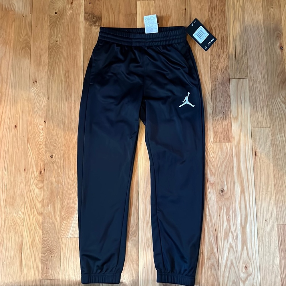 New with tags Jordan joggers boys youth small.